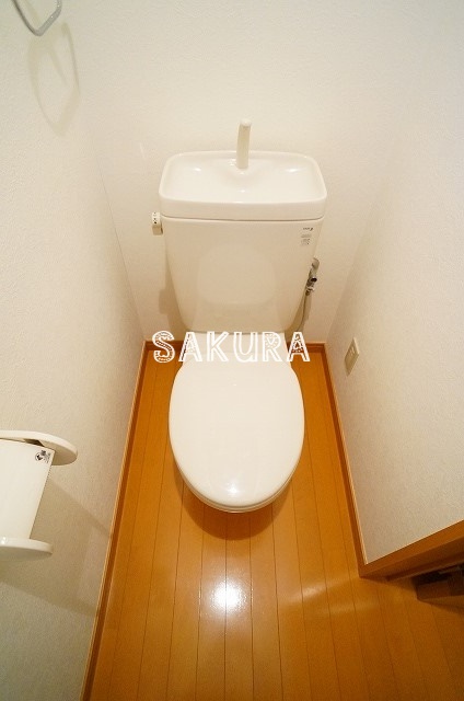 トイレ　落ち着いた色調のトイレです♪