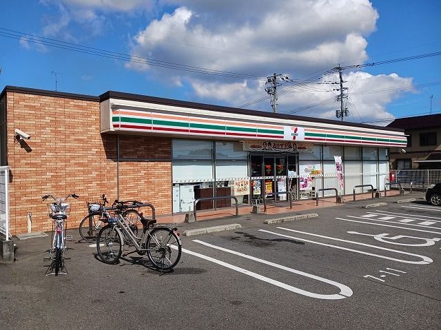 コンビニ　セブンイレブン三日月織島店（コンビニ）まで62m