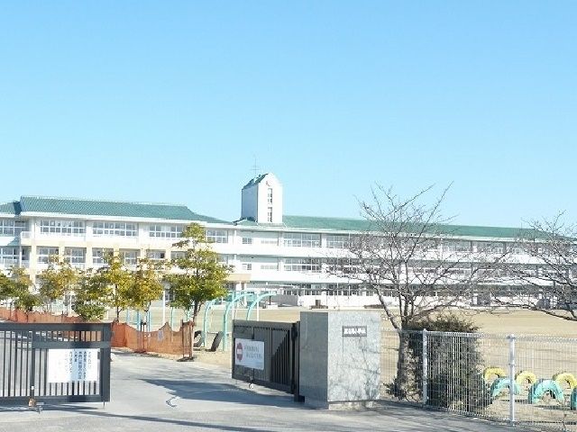 小学校　三日月小学校（小学校）まで3900m