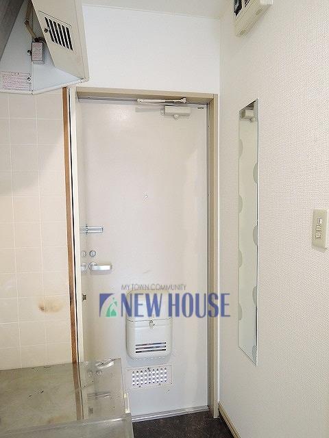 玄関　※同建物別部屋
