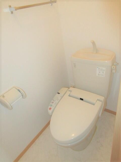トイレ　写真は別の部屋のものです。