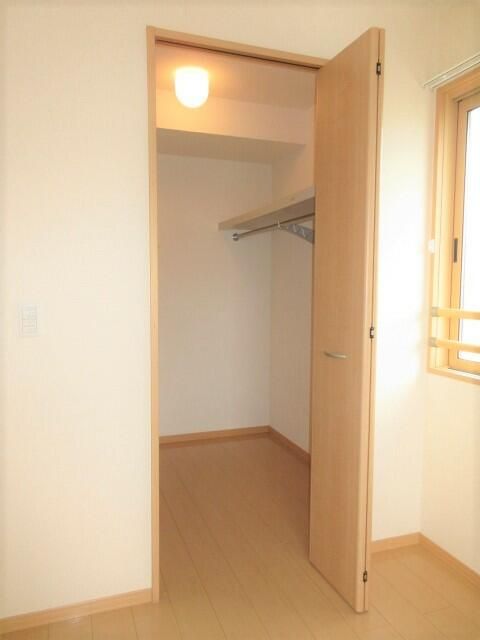 収納　写真は別の部屋のものです。