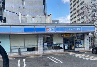 コンビニ　ローソン内環吹田芳野町店（コンビニ）まで140m