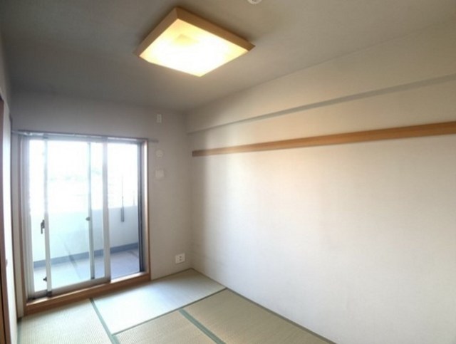 クレストフォルム横浜平沼の居間写真