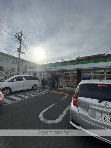 コンビニ　ファミリーマート加平三丁目店（コンビニ）まで790m