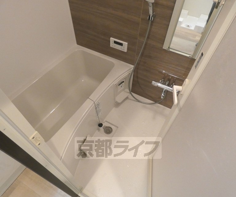 バス・シャワールーム　バスルームです