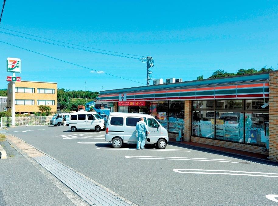 コンビニ　セブンイレブン下関武久店（コンビニ）まで831m