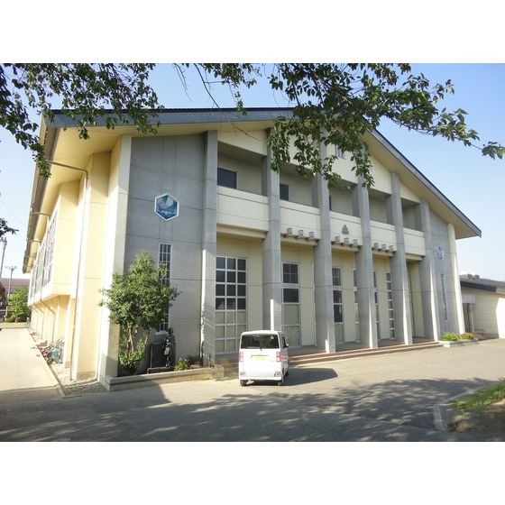 中学校　安曇野市立三郷中学校（中学校）まで652m