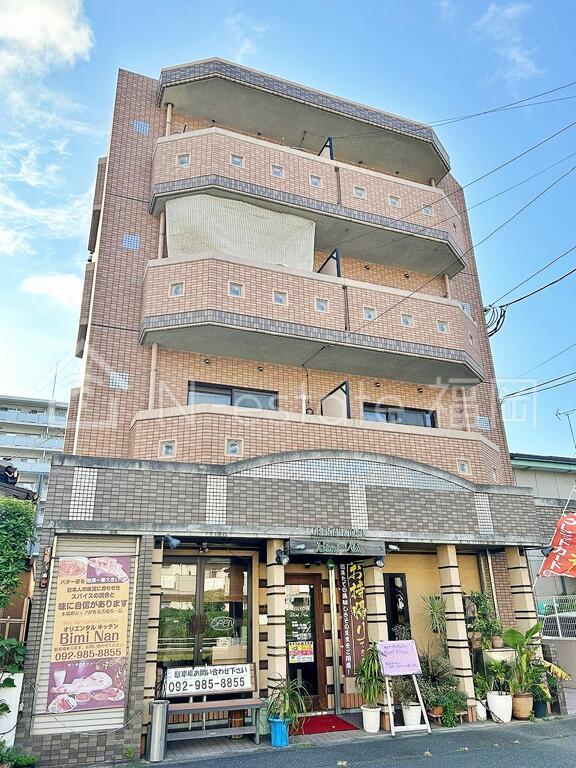 建物外観　★４階建てマンション！バス停近く★