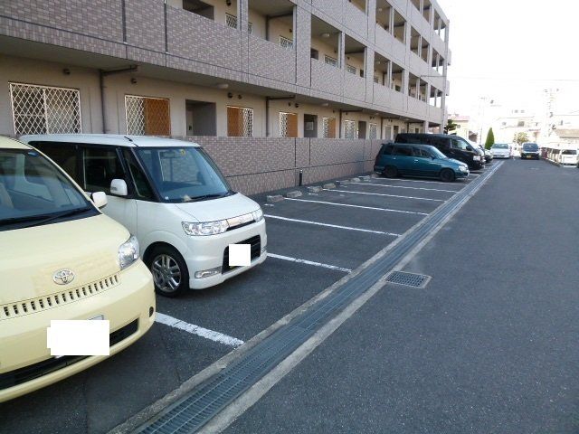 駐車場　敷地内駐車場・空きあります。