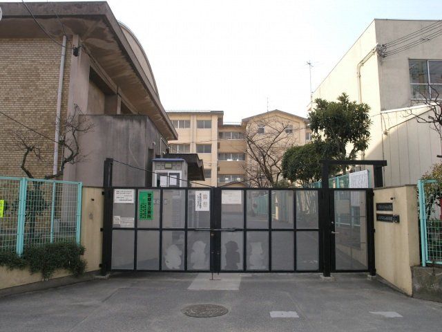 小学校　八尾市立北山本小学校（小学校）まで755m