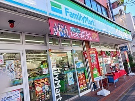 コンビニ　ファミリーマート（コンビニ）まで450m