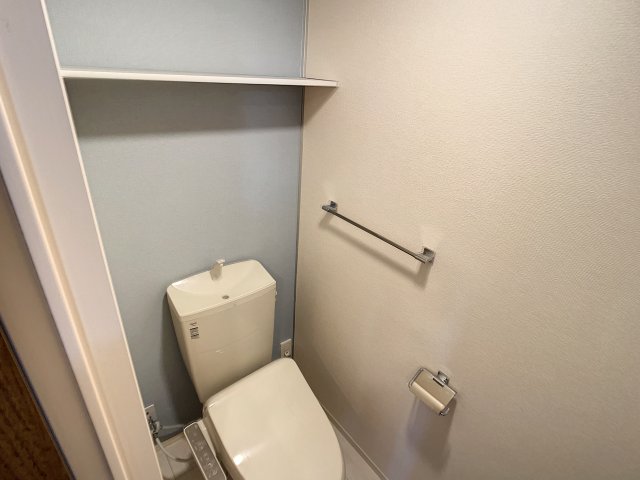 トイレ　掲載写真は同型の左右反転の部屋を掲載しております。仕様等が異