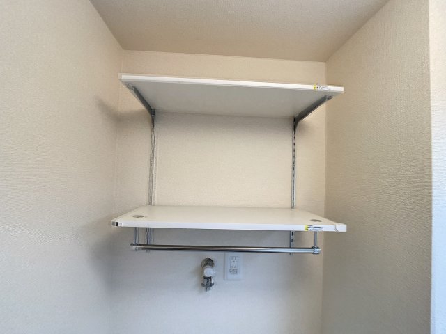 収納　掲載写真は同型の左右反転の部屋を掲載しております。仕様等が異