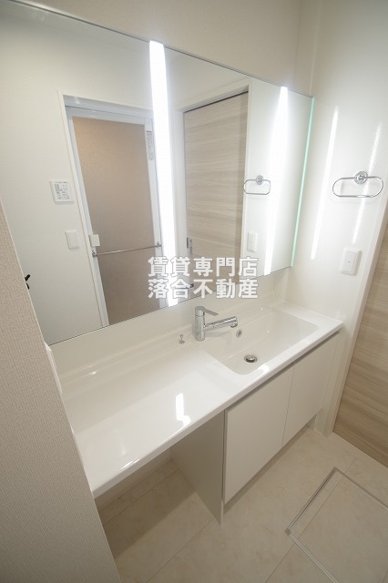 洗面設備　独立洗面化粧台付き