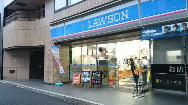コンビニ　ローソン四谷左門町店（コンビニ）まで294m