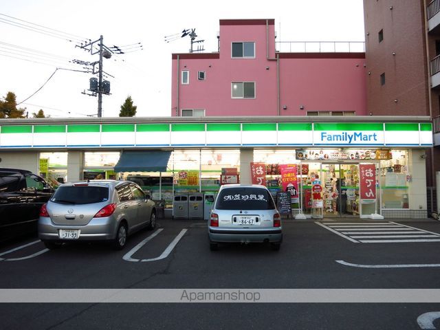 コンビニ　ファミリーマート（コンビニ）まで698m