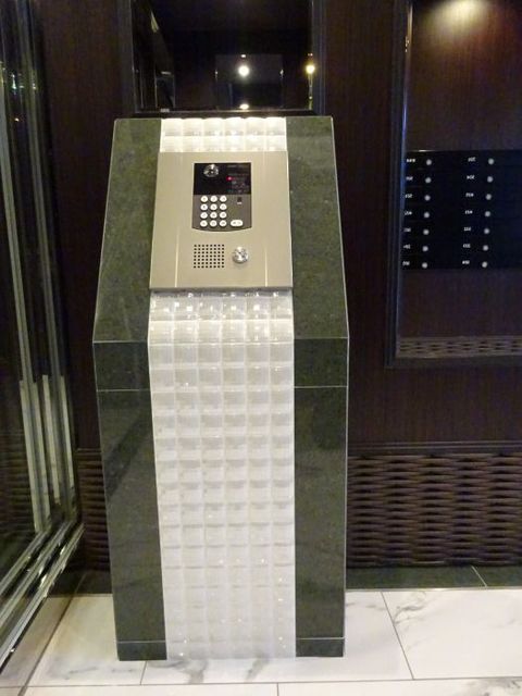 セキュリティ　【エントランスホール】エントランス〈オートロック板〉