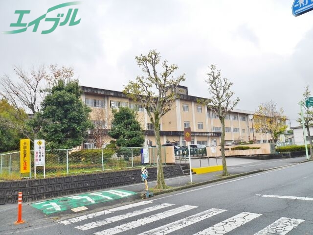 小学校　四日市市立桜台小学校（小学校）まで531m