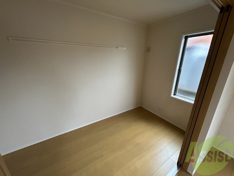 その他部屋・スペース　寝室になりそうな洋室です。シンプルで落ち着きますね。