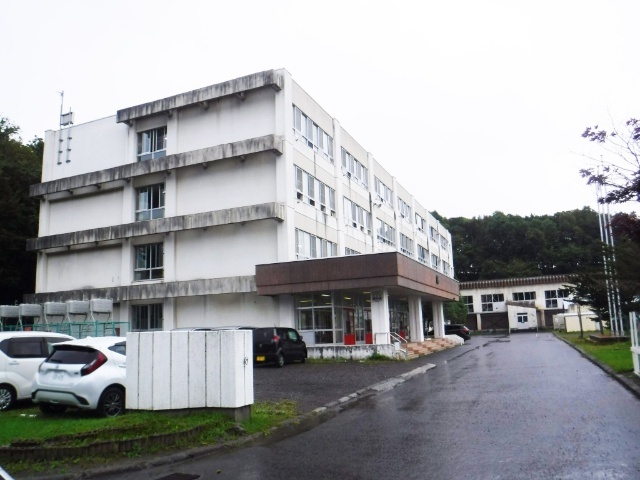 中学校　登別市立緑陽中学校（中学校）まで1299m