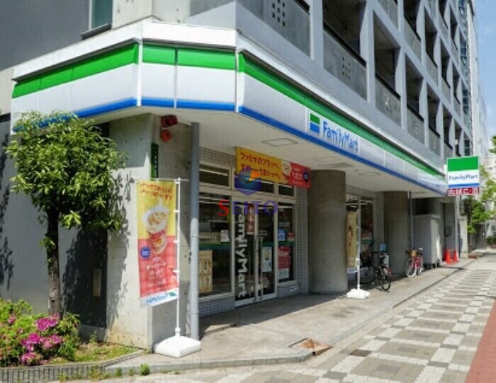 コンビニ　ファミリーマート本庄西三丁目店（コンビニ）まで769m