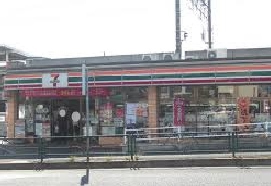 コンビニ　セブンイレブン（コンビニ）まで350m