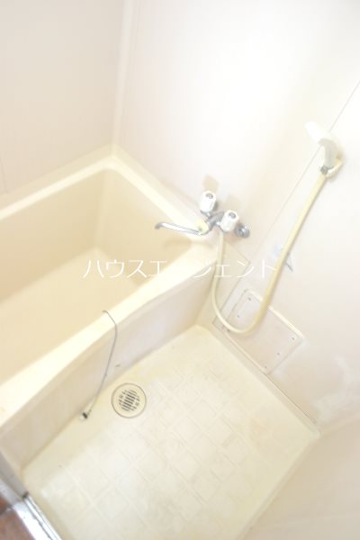 バス・シャワールーム　お風呂もゆったりしています。