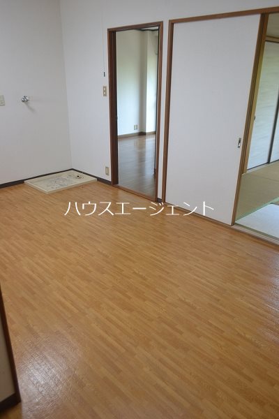 玄関　玄関を入るとダイニングです。
