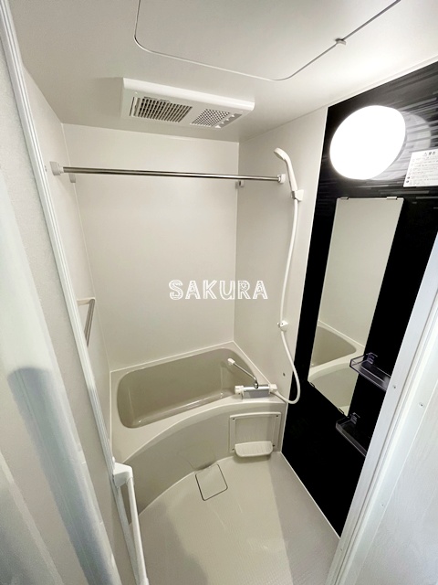 バス・シャワールーム　雨の日でも安心の浴室乾燥機付きです♪