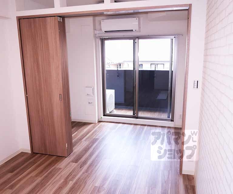プレサンス京都東寺の居間写真