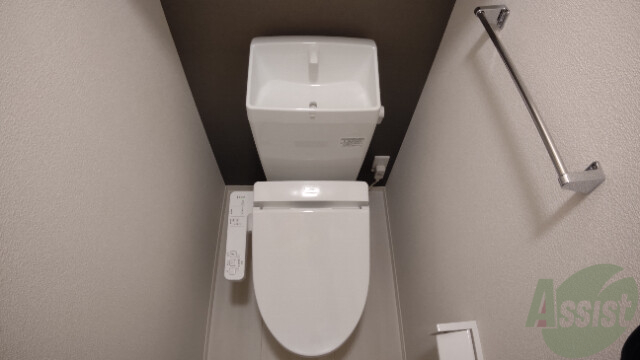 トイレ　温水洗浄便座付きのトイレは、使用しやすくうれしいですね。