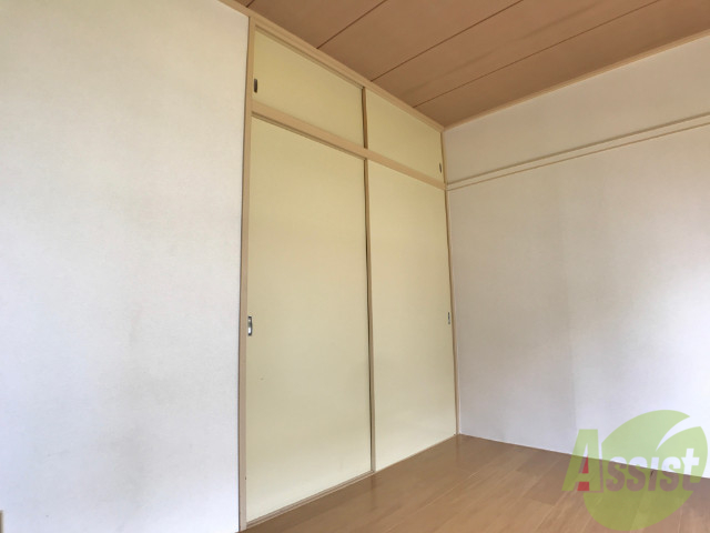 収納　こちらは収納です。お洋服やお荷物はこちらへ収納できそう。