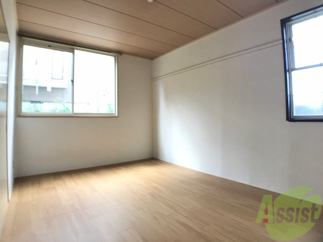 その他部屋・スペース　６帖の洋室です。寝室にできそうですね。窓もあり明るい印象です