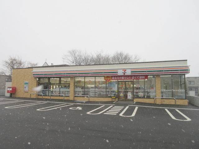 コンビニ　セブンイレブン札幌発寒6条7丁目店（コンビニ）まで402m