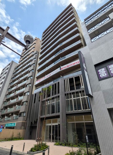 建物外観　外観★（住戸エントランスは本写真の裏手です）※ＡＩ青空加工を