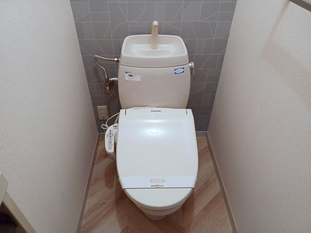 阪急宝塚線 清荒神駅 徒歩5分 2階建 築31年のトイレ写真