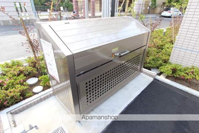京成本線 東中山駅 徒歩1分 3階建 築13年の外観写真