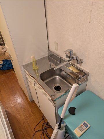 地下鉄御堂筋線 心斎橋駅 徒歩6分 7階建 築51年のキッチン写真