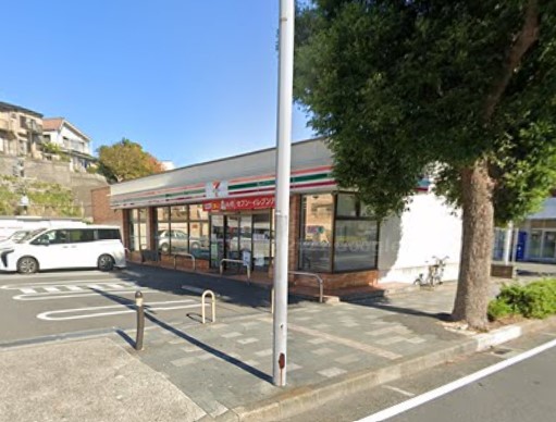 コンビニ　セブンイレブン（コンビニ）まで365m