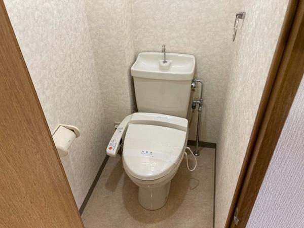 ＪＲ山陰本線 松江駅 バス乗車時間：20分 最寄りバス停で下車 徒歩2分 3階建 築31年のトイレ写真