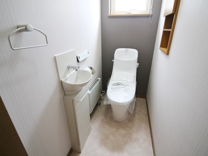 月寒東1条7丁目貸家のトイレ写真
