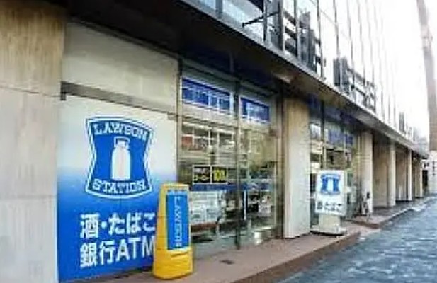 コンビニ　ローソン箱崎湊橋店（コンビニ）まで136m