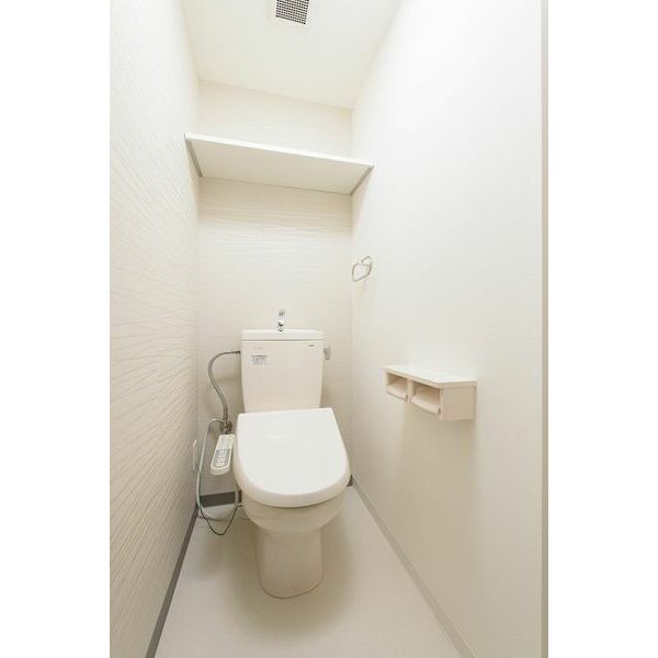 地下鉄東西線 バスセンター前駅 徒歩3分 4階建 築9年のトイレ写真