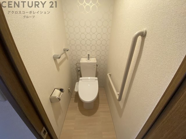 トイレ　温水洗浄便座付きのトイレです♪
