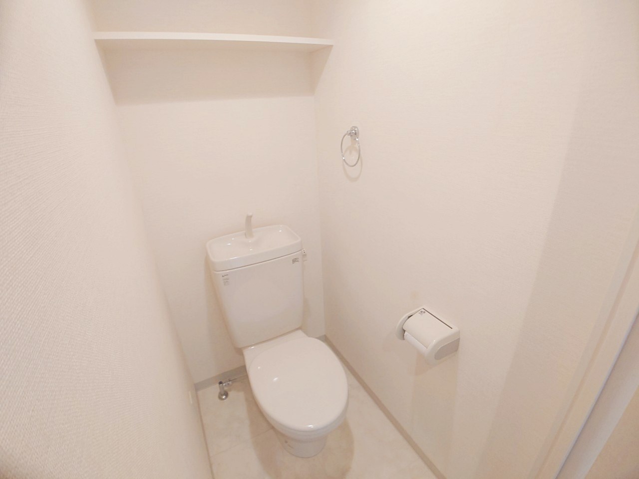 トイレ　※この写真は同物件の同型タイプの別のお部屋のお写真です。現状