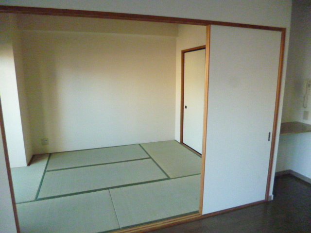 居室・リビング　※参考　別号室のお部屋です