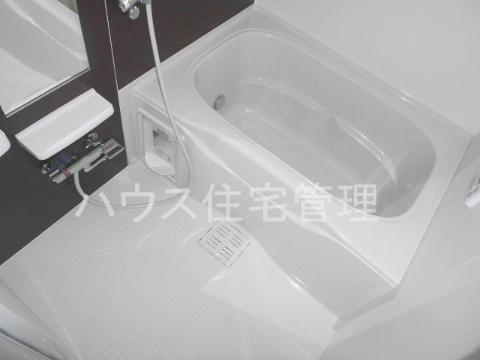 阪急京都線 高槻市駅 バス乗車時間：18分 最寄りバス停で下車 徒歩5分 4階建 築10年の風呂写真