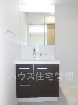 阪急京都線 高槻市駅 バス乗車時間：18分 最寄りバス停で下車 徒歩5分 4階建 築10年の内装写真