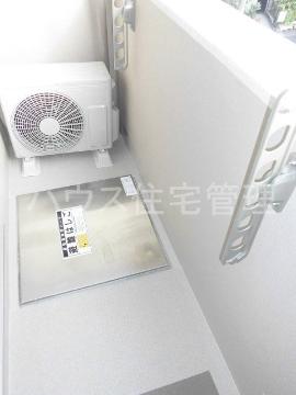 阪急京都線 高槻市駅 バス乗車時間：18分 最寄りバス停で下車 徒歩5分 4階建 築10年の内装写真